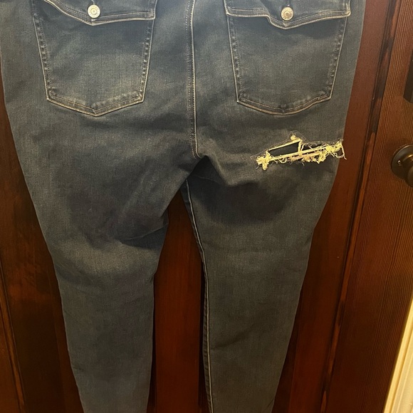 AMERICAN EAGLE JEANS (Next Level Stretch) - Picture 3 of 6